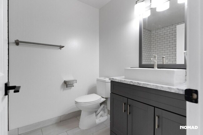 Building Photo - Charming 2BR Condo in Fresno