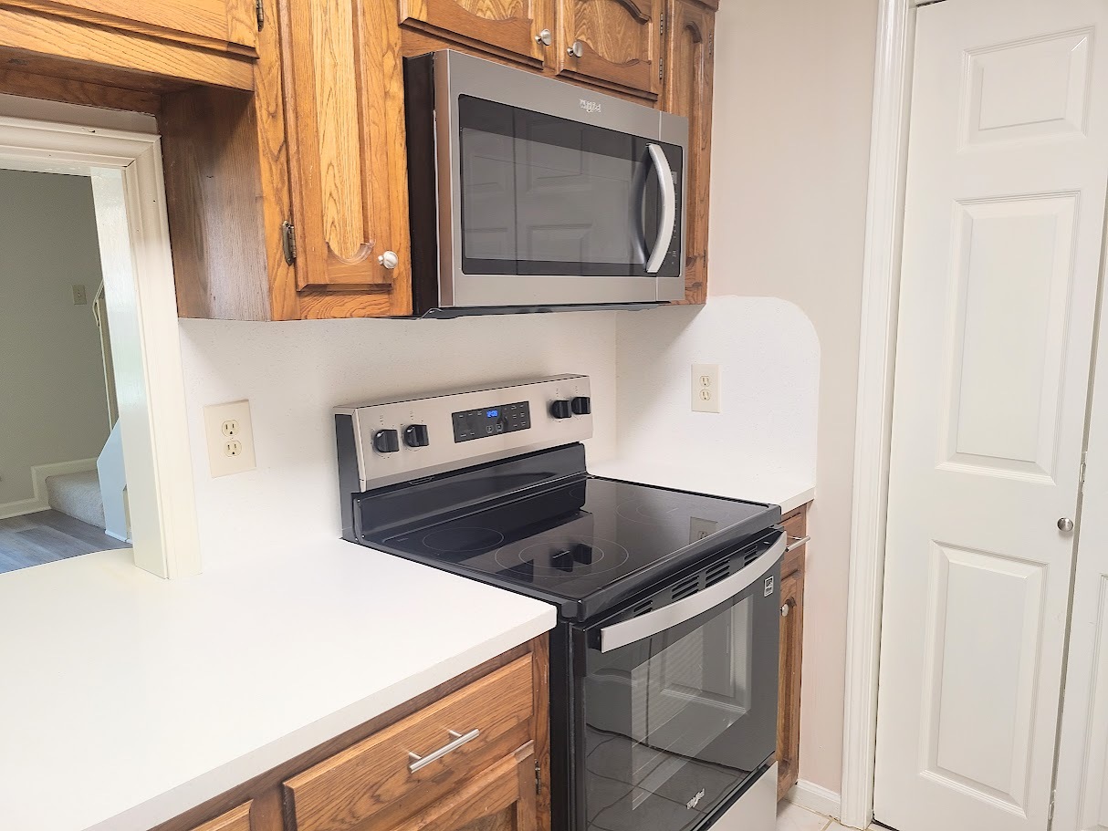 Brand new glass top range with a microwave hood - 12439 Coursey Blvd