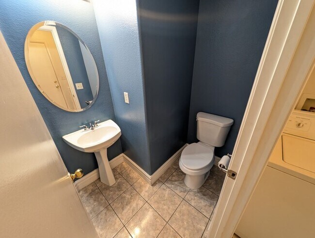 Building Photo - 4368 Holden St