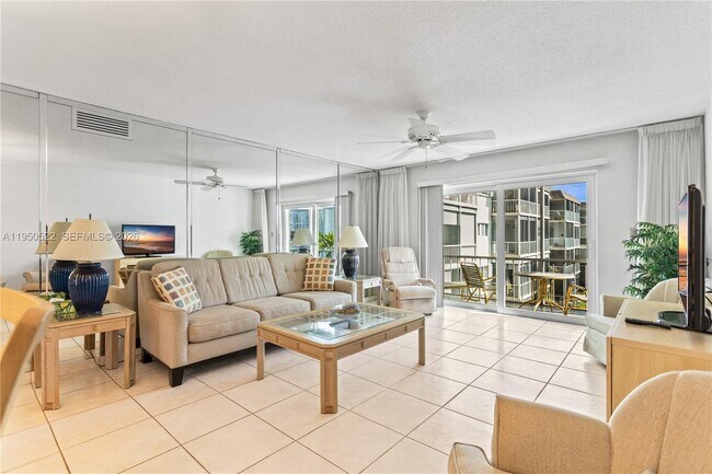 Building Photo - 2200 Diana Dr