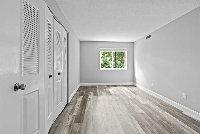 Building Photo - 181 Littleton Rd