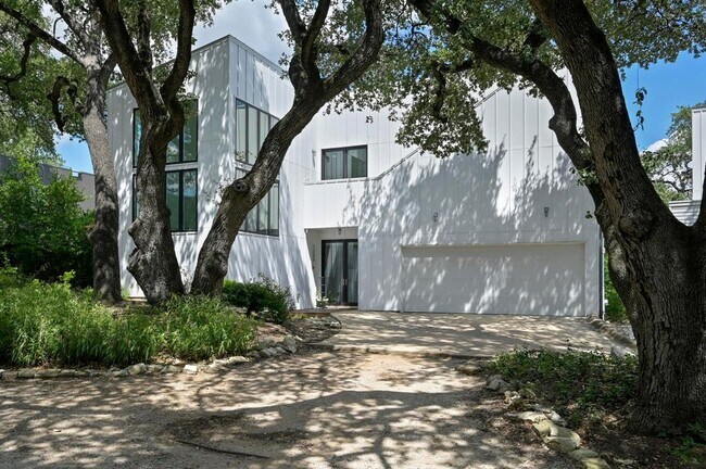 Primary Photo - 1208 Woodland Ave