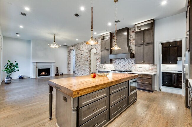 Building Photo - 3302 Elmridge St