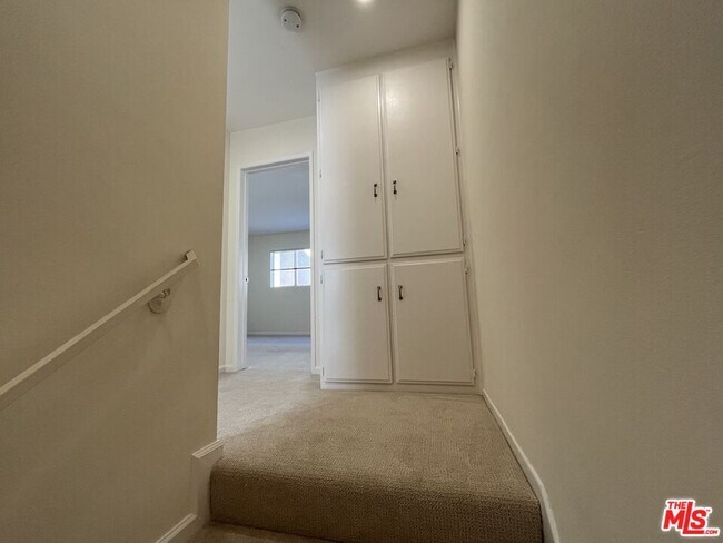 Building Photo - 11937 Darlington Ave