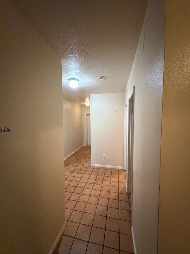 Building Photo - 479 S Palisade Dr