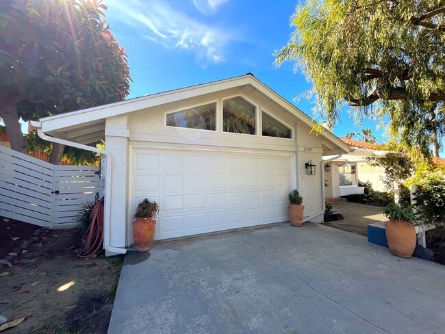 Building Photo - Most Charming Home in La Costa