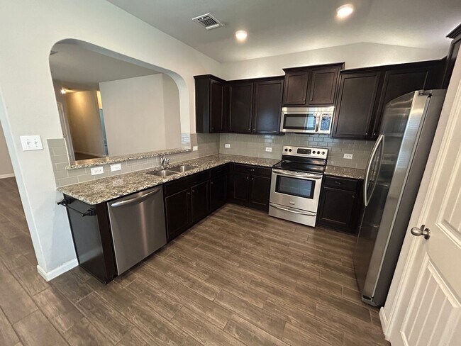 Building Photo - 3/2/2 in Avery Park / Fridge Included  / W...