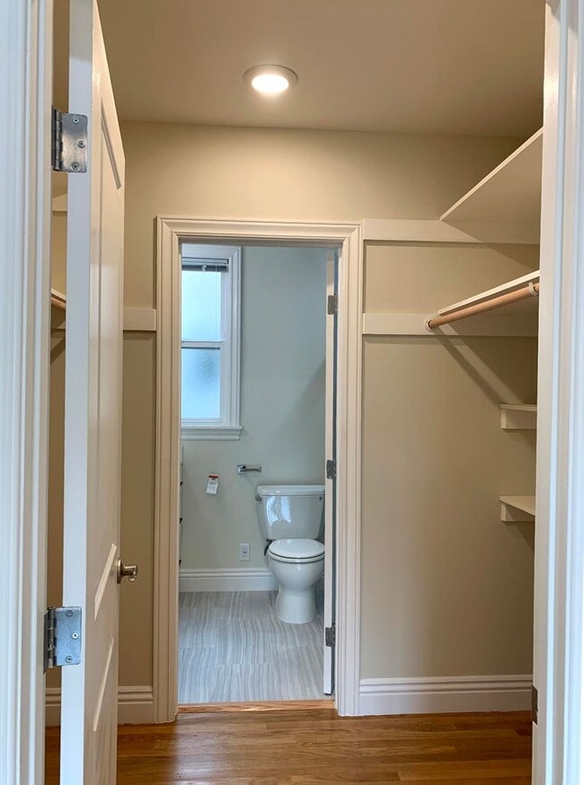 Building Photo - 423-425 11th