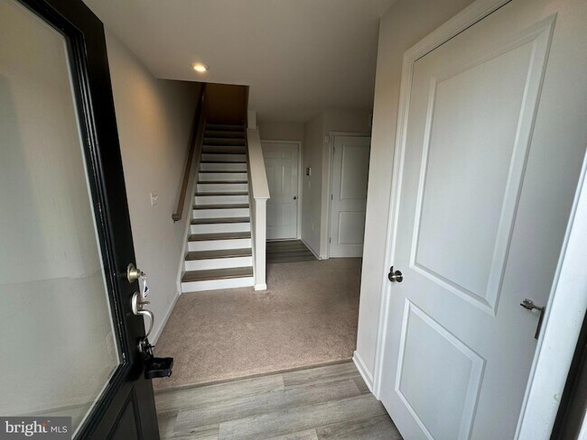 Building Photo - 147 Presidents Pointe Ave