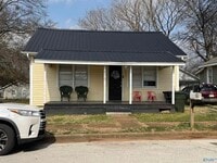 Building Photo - 1810 Beech St SE