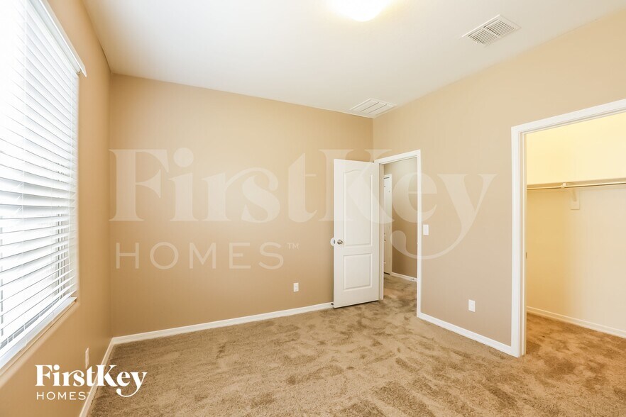 Building Photo - 38105 W Isabella Ln