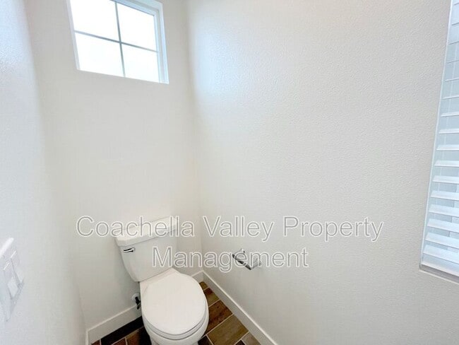 Building Photo - 41168 Emory Ln