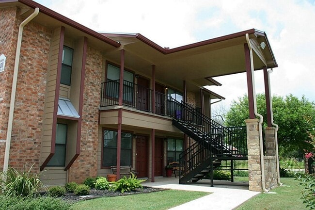 Building Photo - 2701 Zanderson Ave