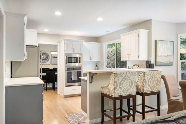 Building Photo - Private Retreat Backing to Trails in the Heart of Lake Oswego