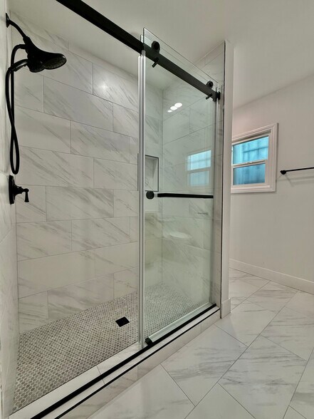 Building Photo - 1221 West Blvd