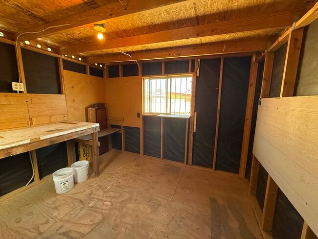 Building Photo - 4832 E 24th St