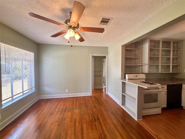 Building Photo - 3304 Cherrywood Rd