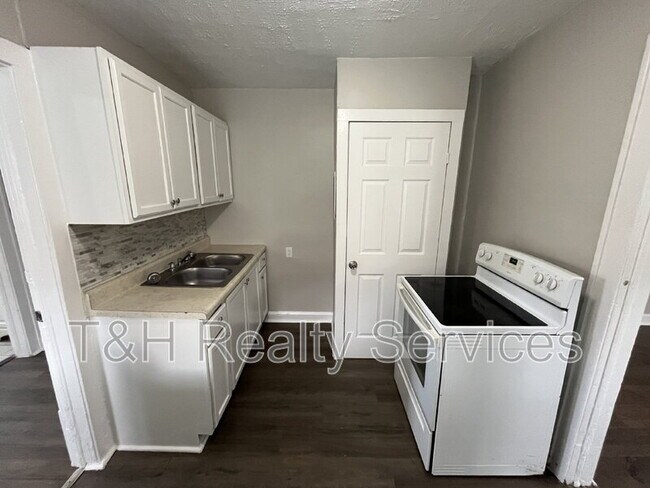 Building Photo - 1727 S Randolph St