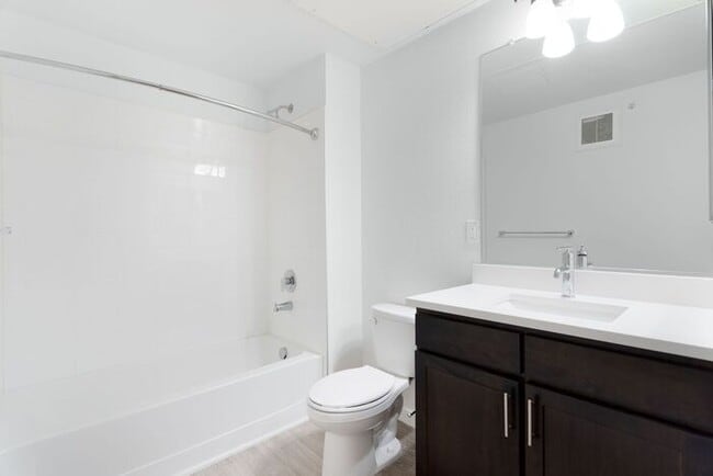 Building Photo - 2BR Condo w/ Fireplace, In-Unit Laundry & A/C in Parker