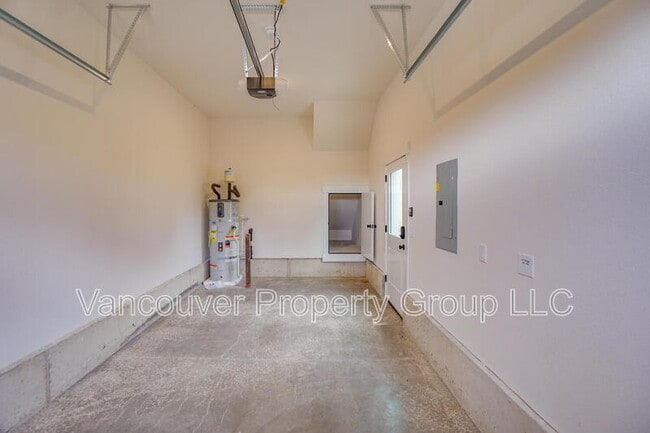 Building Photo - 2217 E Juniper Cir