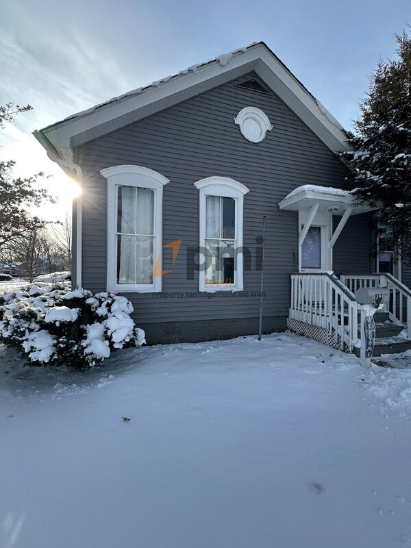 Building Photo - 912 Chicago St