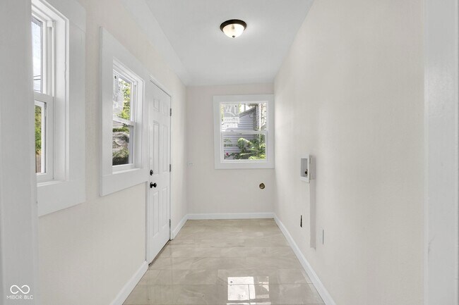 Building Photo - 3160 Graceland Ave