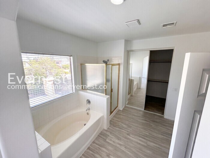 Building Photo - 10771 Vemoa Dr