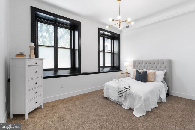 Building Photo - 240 Hermitage St