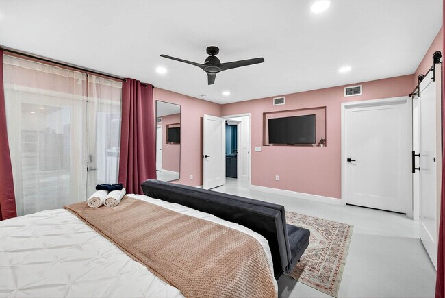 Building Photo - 319 Brentwood Dr