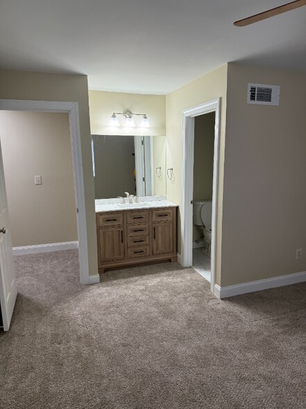 Building Photo - 13 Citadel Dr