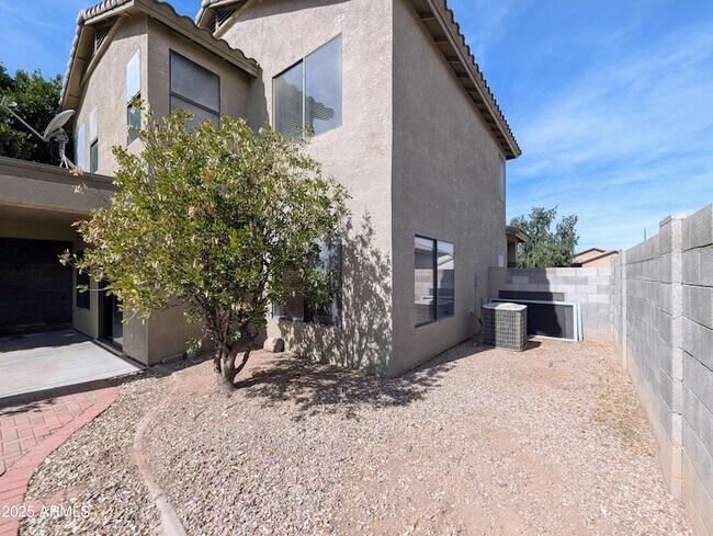 Building Photo - 8861 W Paradise Dr