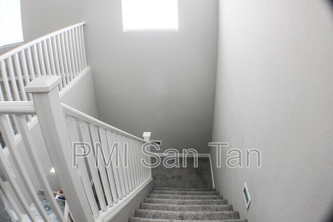 Building Photo - 4754 E Olive Ave