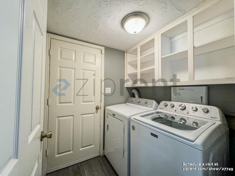 Building Photo - Unit