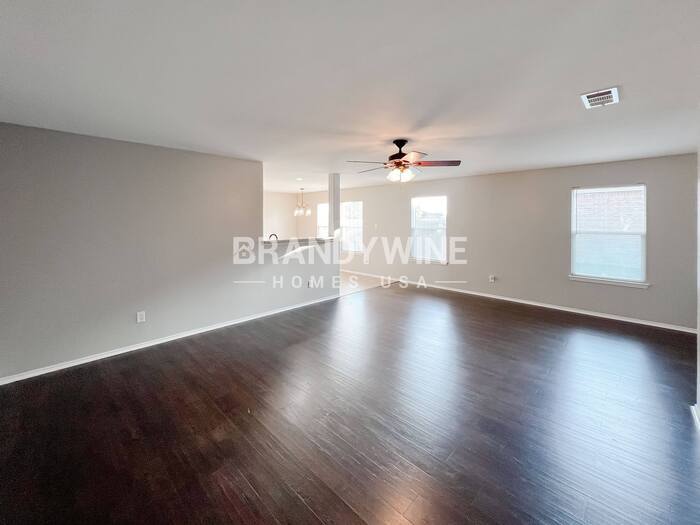 Building Photo - 411 Silver Leaf Dr