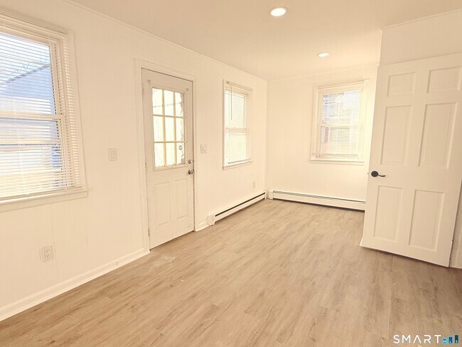 Building Photo - 11 Starr Ave