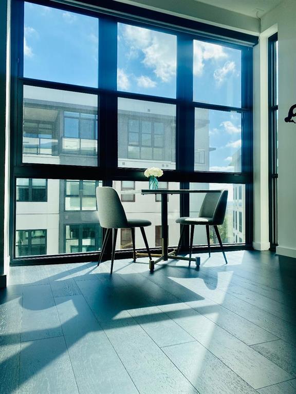 Building Photo - 800 Embassy Dr