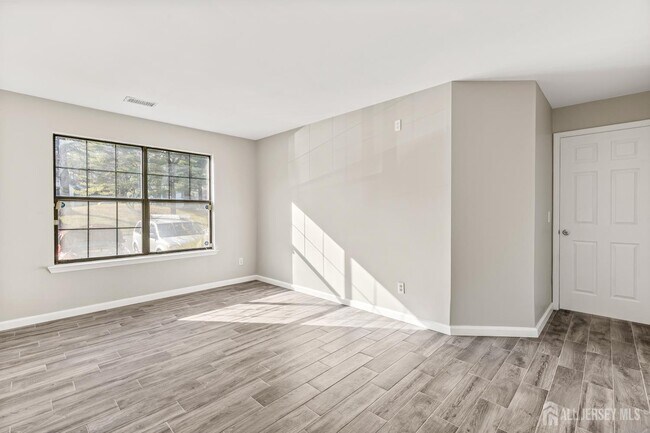 Building Photo - 2301 Bayhead Dr