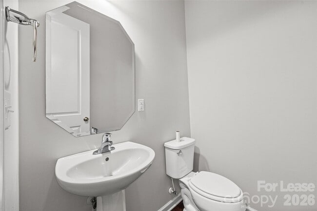 Building Photo - 827 Ayrshire Ave