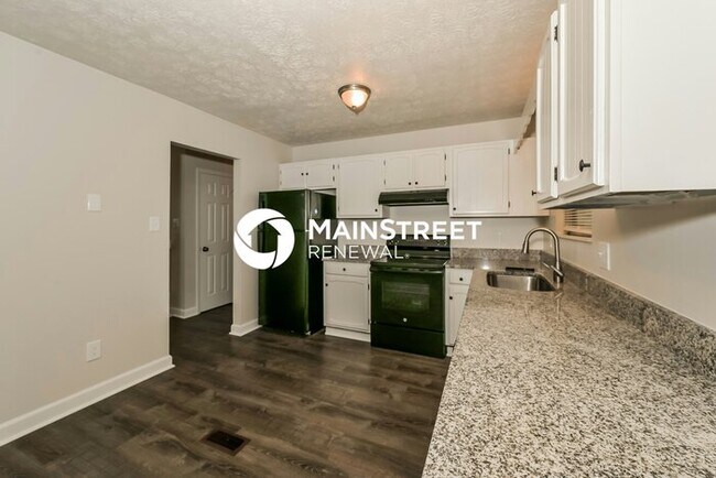 Building Photo - 3 Bedroom Pet-Friendly Home in Knoxville, TN with Main Street Renewal