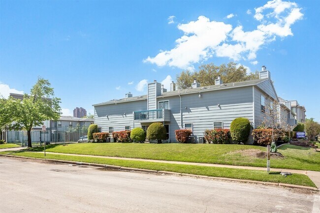 Building Photo - 1901 N Fitzhugh Ave