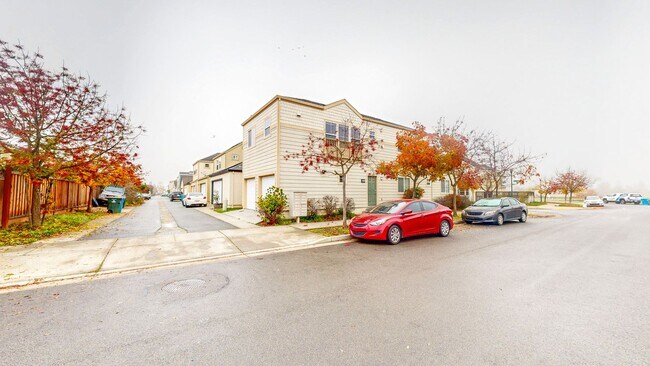 Building Photo - 2421 N Village Dr