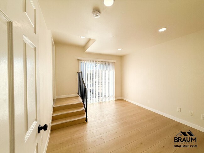 Building Photo - 11228 Huston St