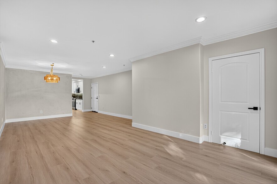 Building Photo - 8541 Alcott St