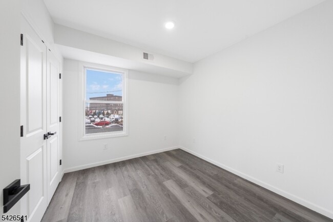 Building Photo - 324 Second St