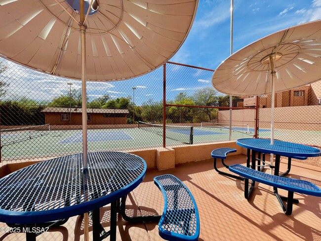 Building Photo - 5051 N Sabino Canyon Rd