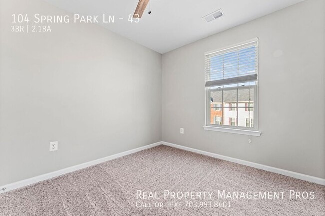 Building Photo - 104 Spring Park Ln