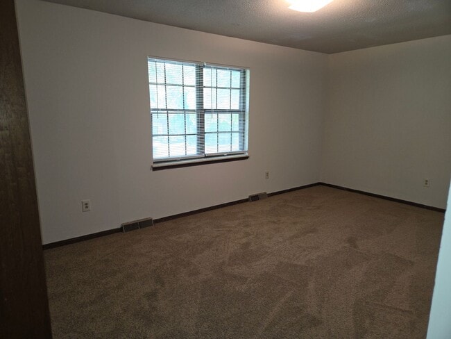 Building Photo - 2009 Juniper Dr
