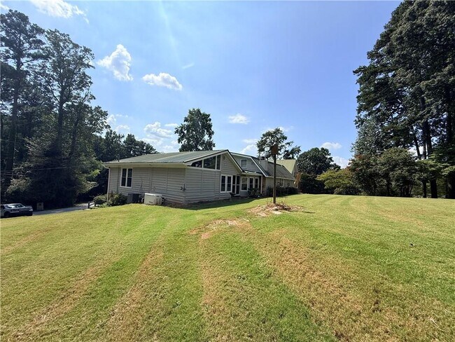 Building Photo - 6708 Bass Cir