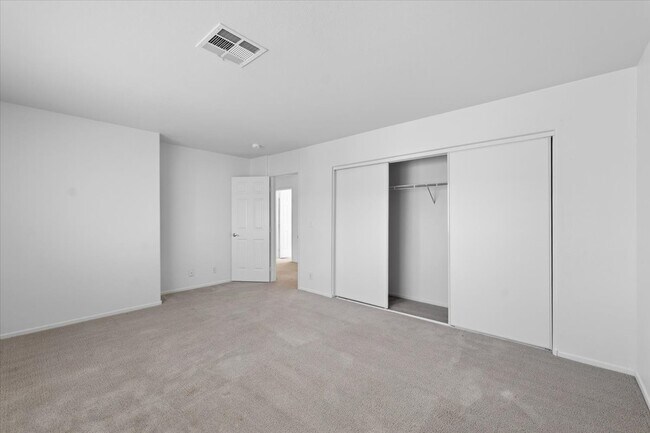 Building Photo - 920 Stable Glen Dr