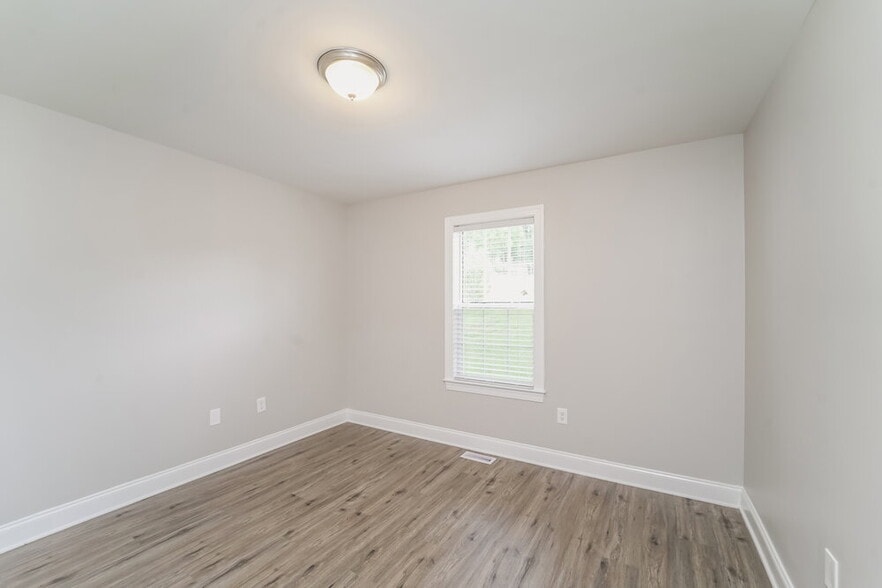 Building Photo - 854 Loch Lomond Cir